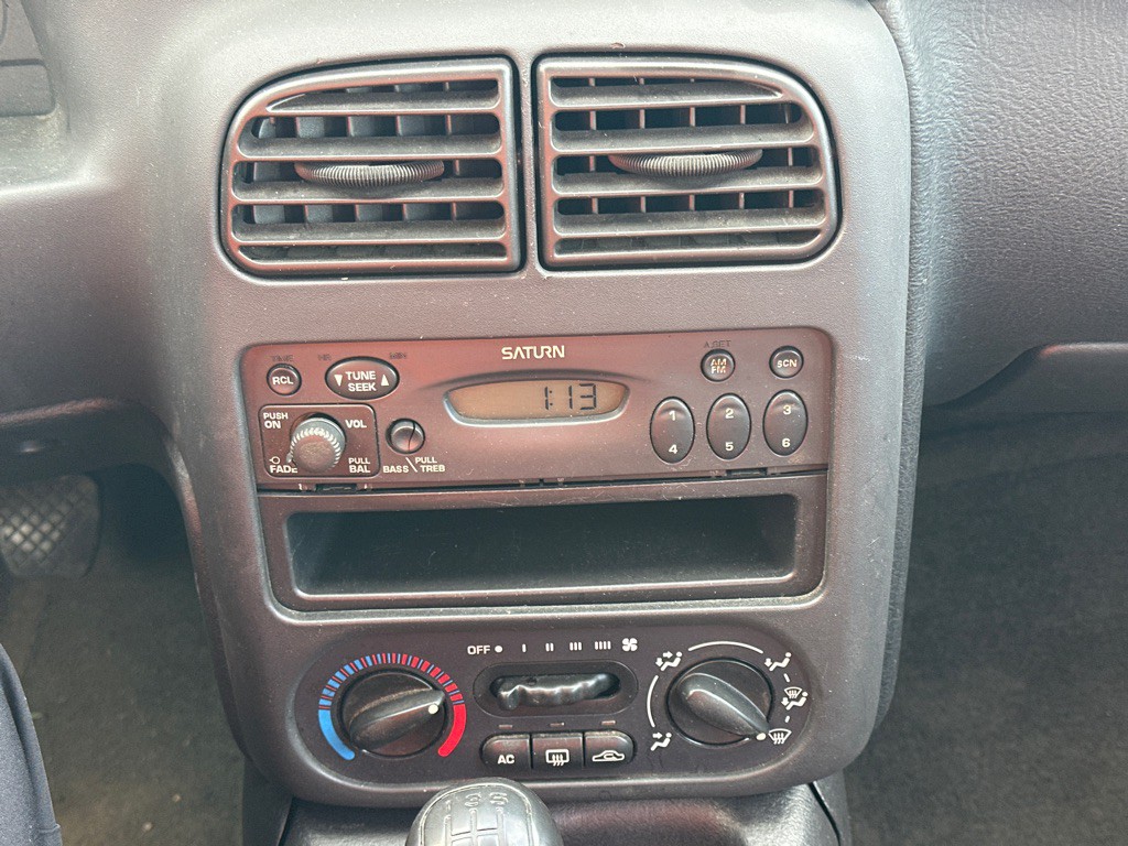 2002 Saturn SL2 Image 13