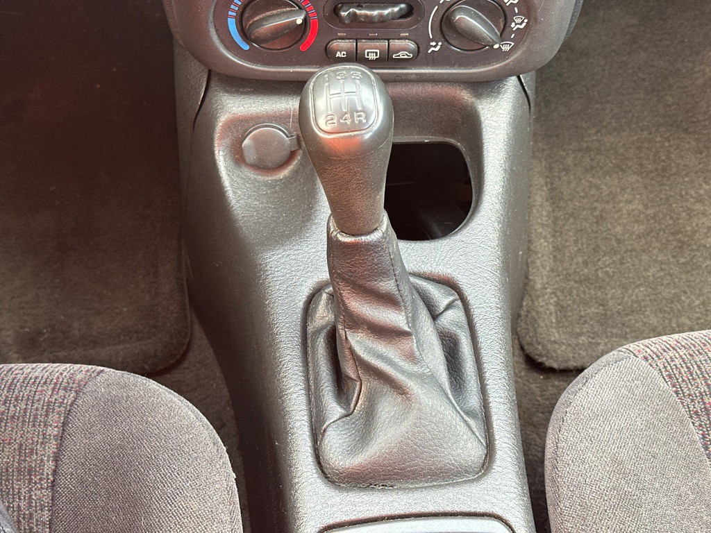 2002 Saturn SL2 Image 14