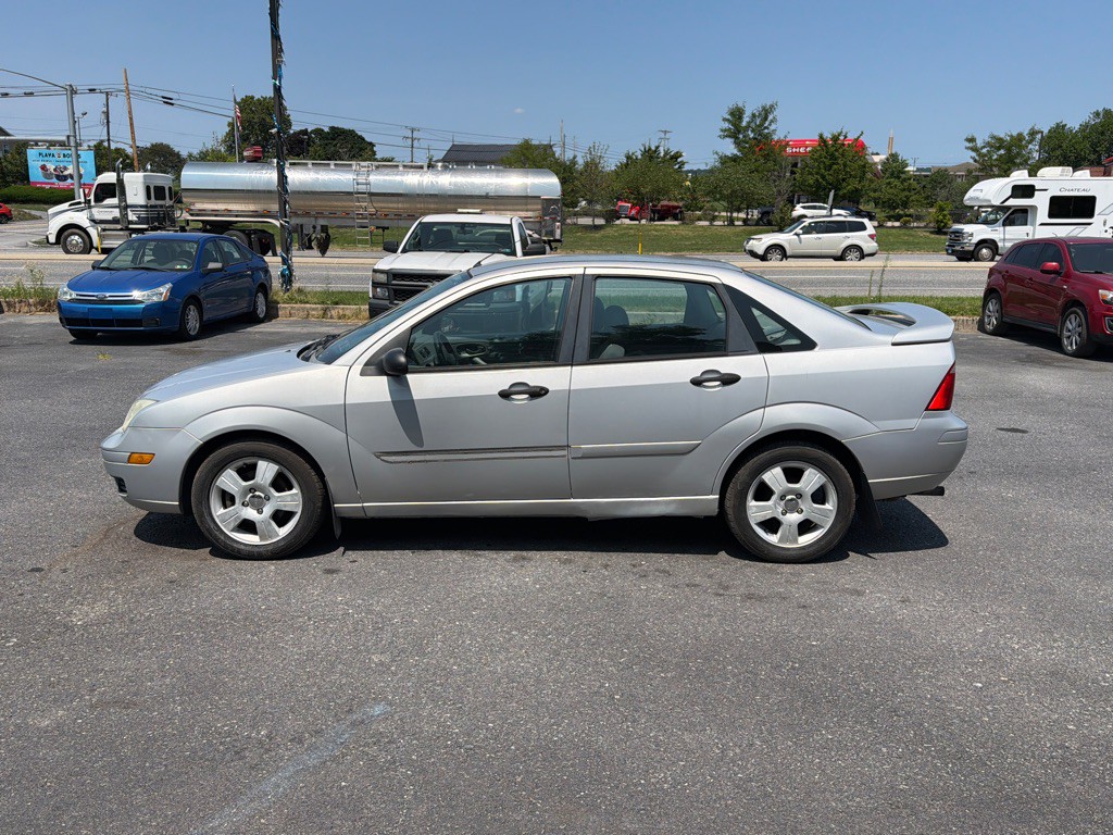 2005 Ford Focus Image 6