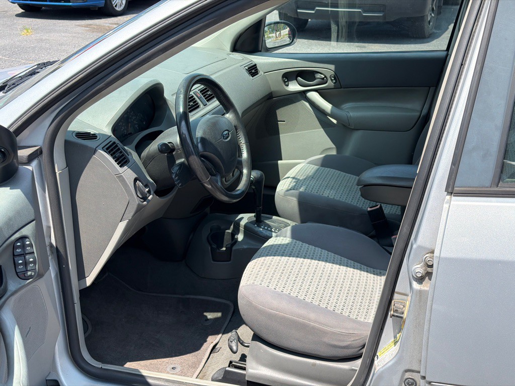 2005 Ford Focus Image 9
