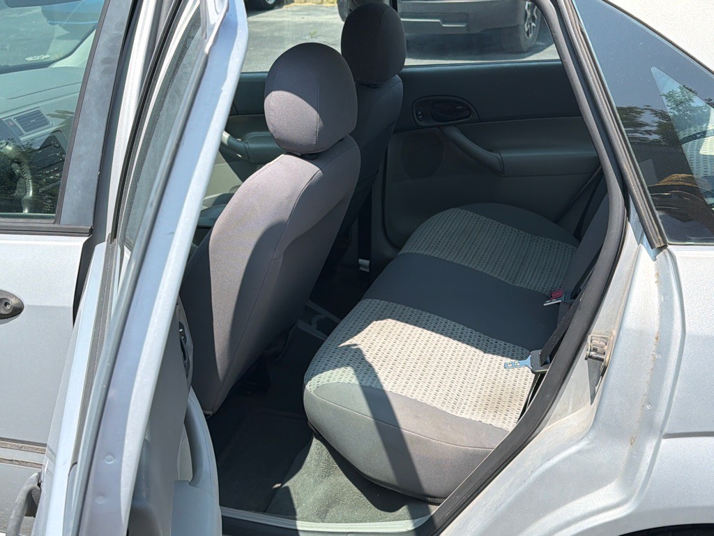 2005 Ford Focus Image 10