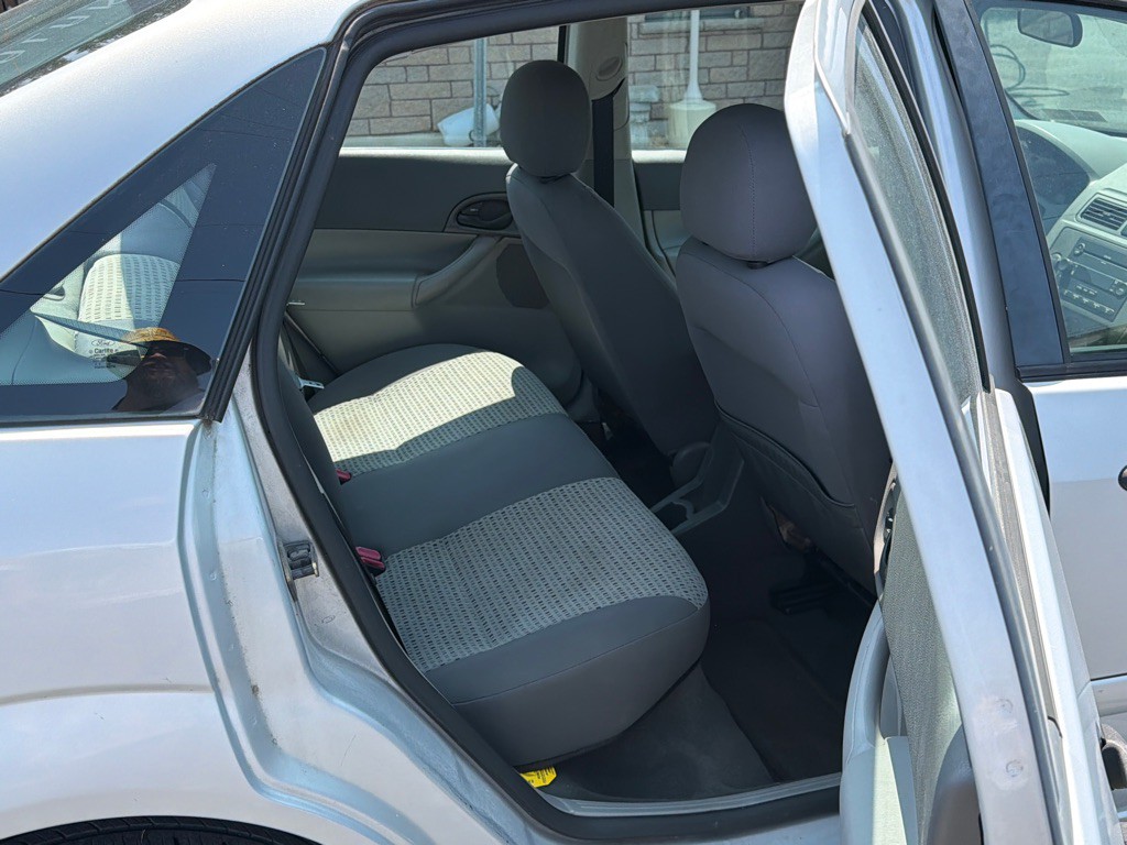 2005 Ford Focus Image 11