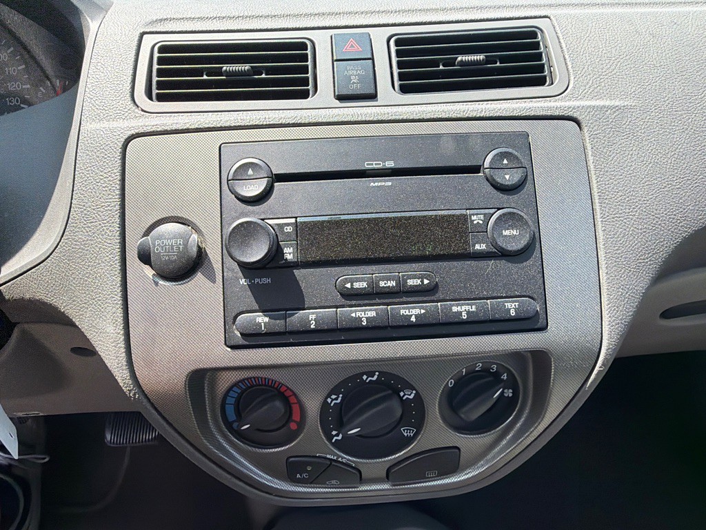 2005 Ford Focus Image 14