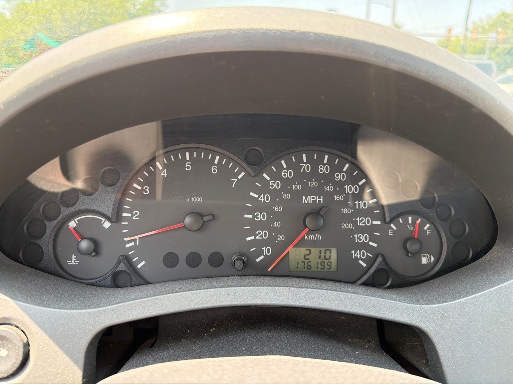 2005 Ford Focus Image 16