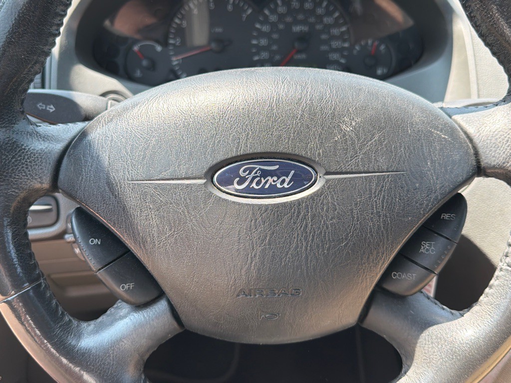 2005 Ford Focus Image 17