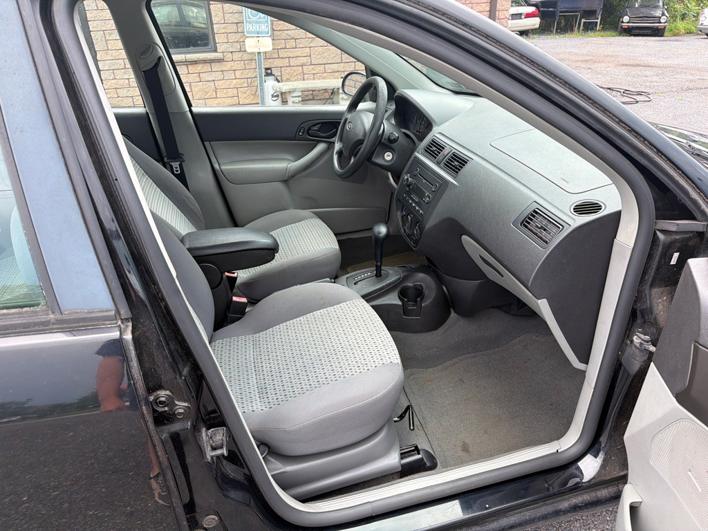 2006 Ford Focus Image 12