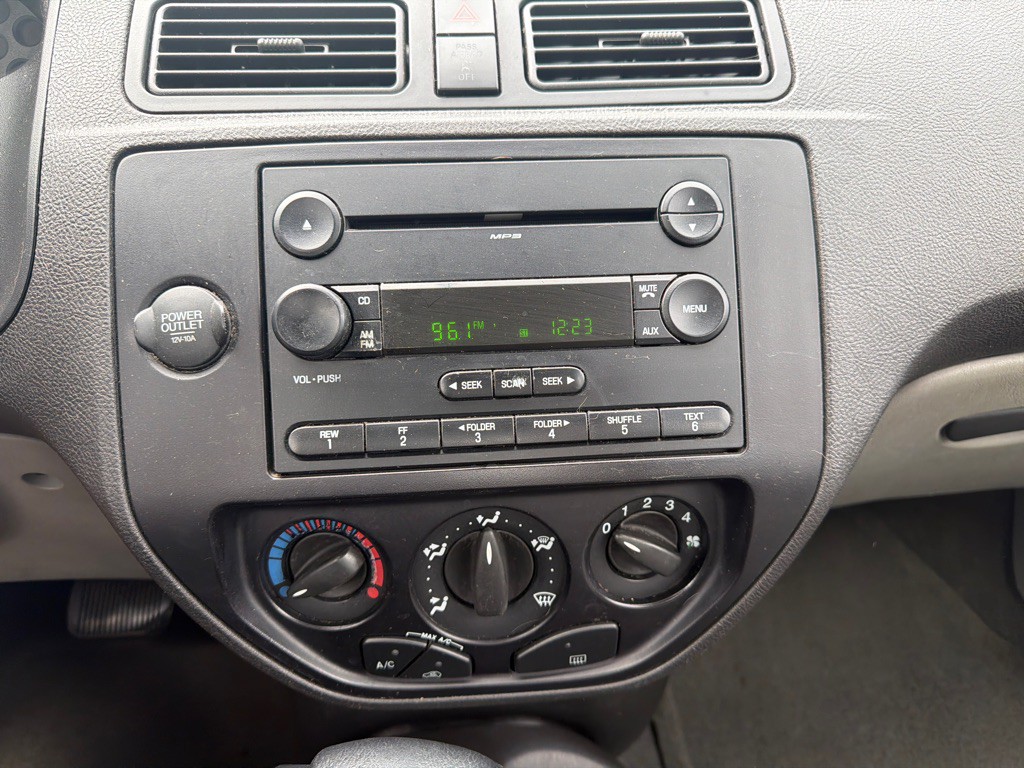 2006 Ford Focus Image 14