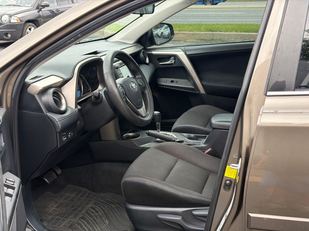 2015 Toyota Rav4 Image 9