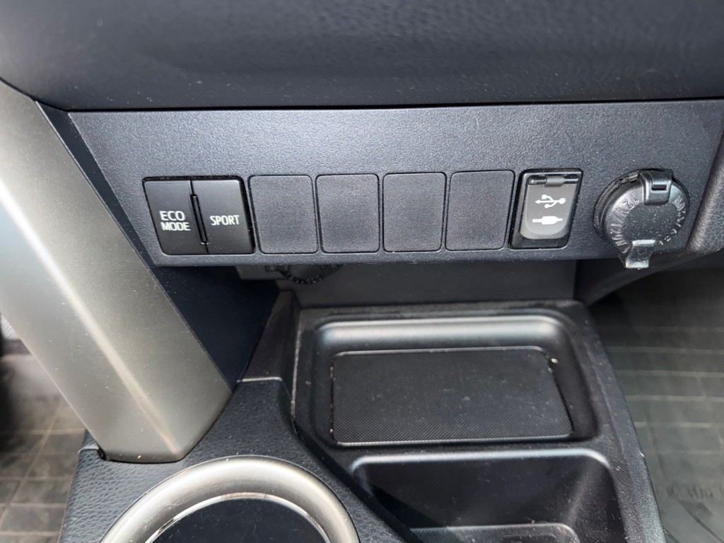 2015 Toyota Rav4 Image 16