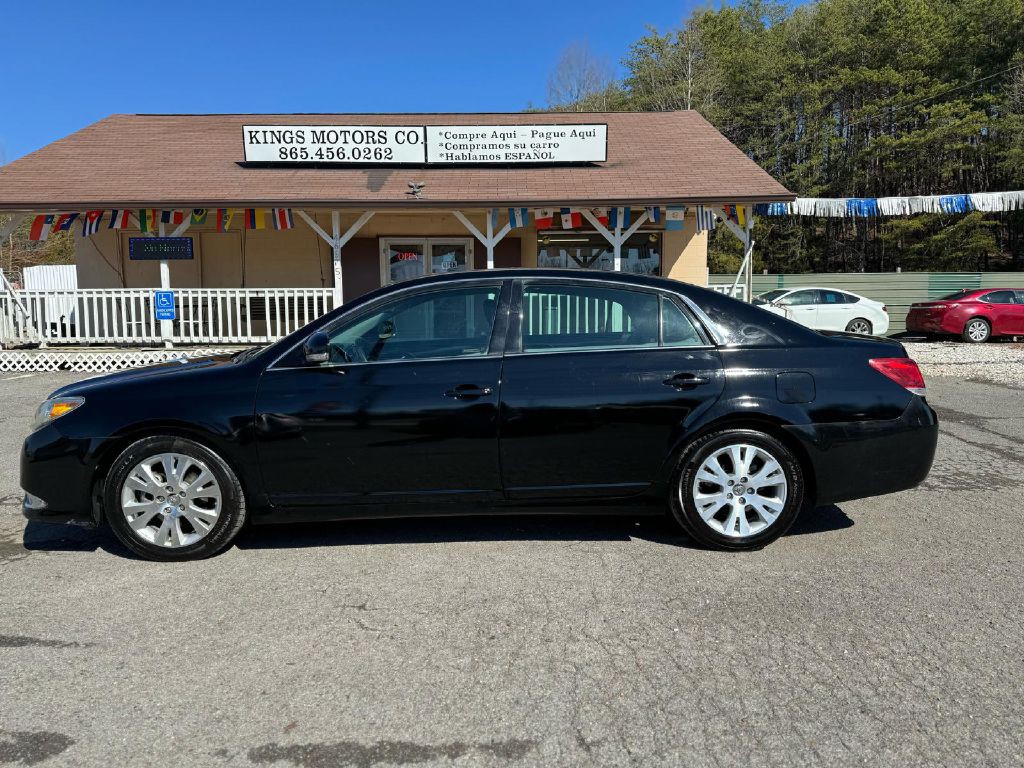 2011 Toyota Avalon Image 2