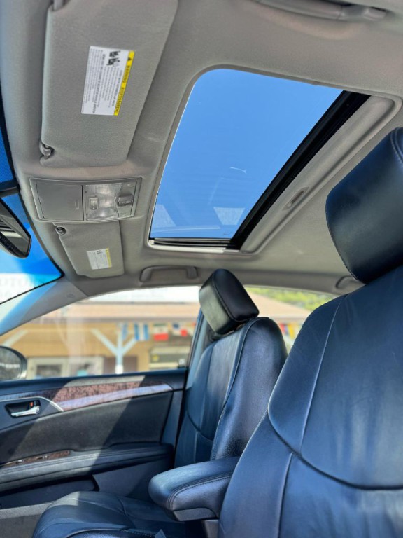 2011 Toyota Avalon Image 7