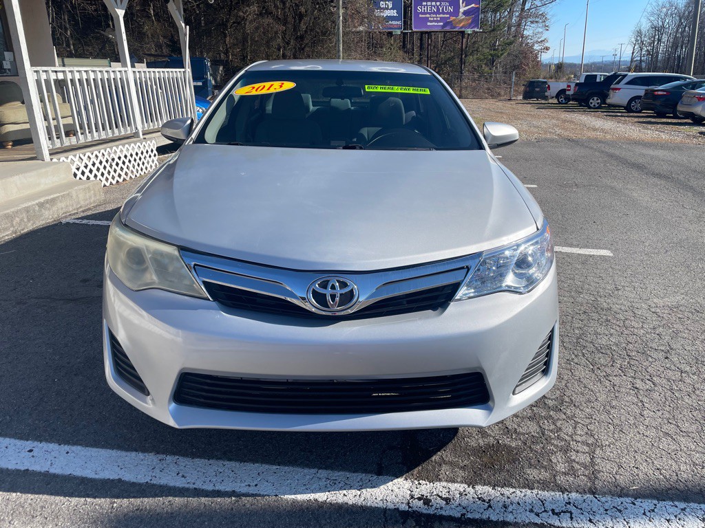 2013 Toyota Camry Image 2