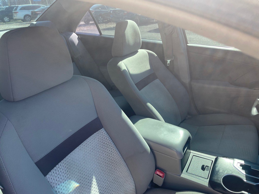 2013 Toyota Camry Image 9