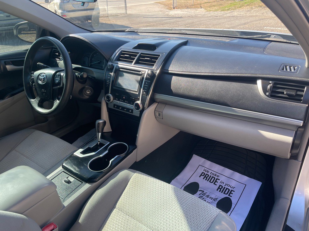 2013 Toyota Camry Image 10