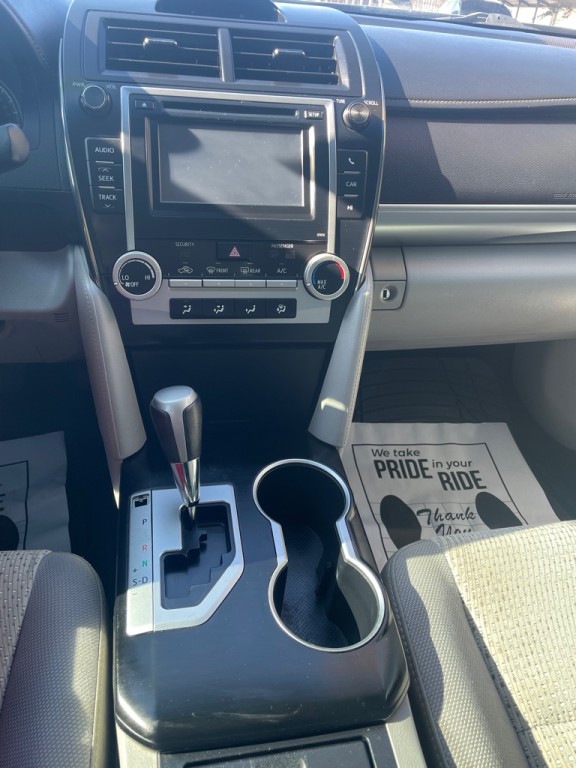 2013 Toyota Camry Image 12