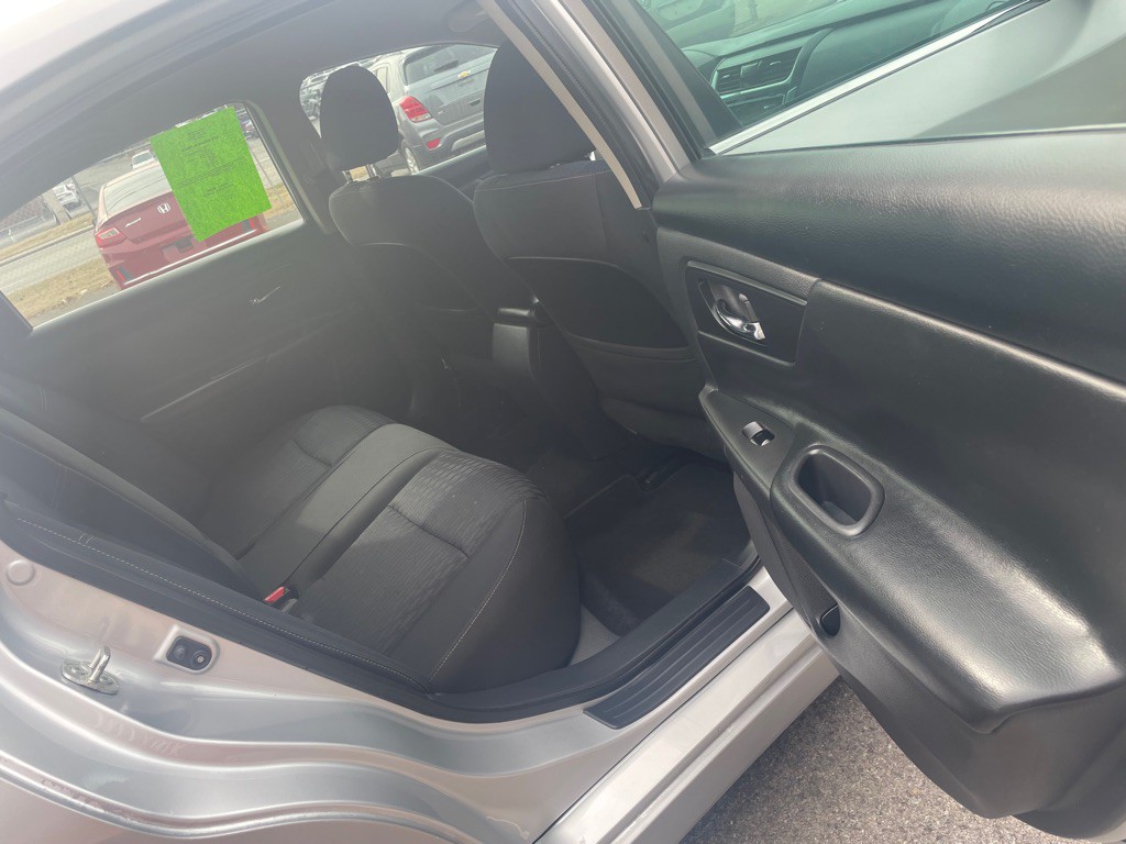 2018 Nissan Altima Image 10