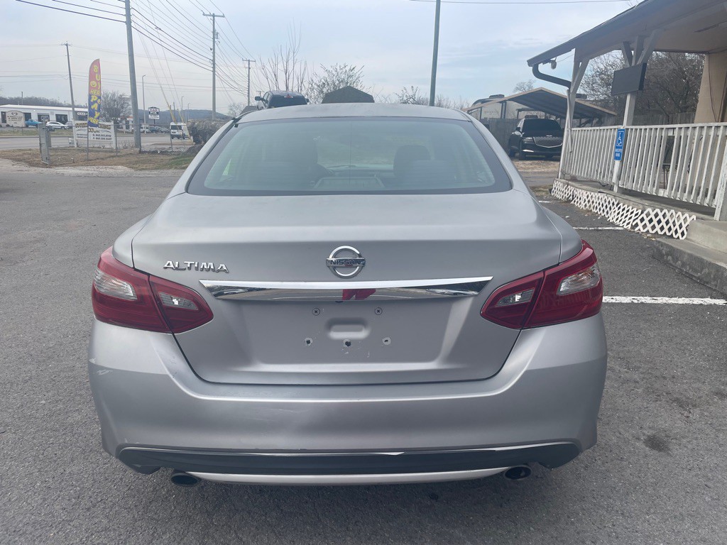 2018 Nissan Altima Image 19