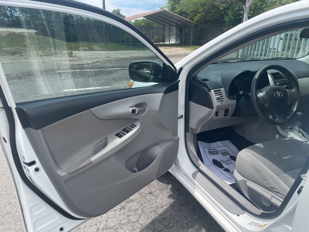 2011 Toyota Corolla Image 10