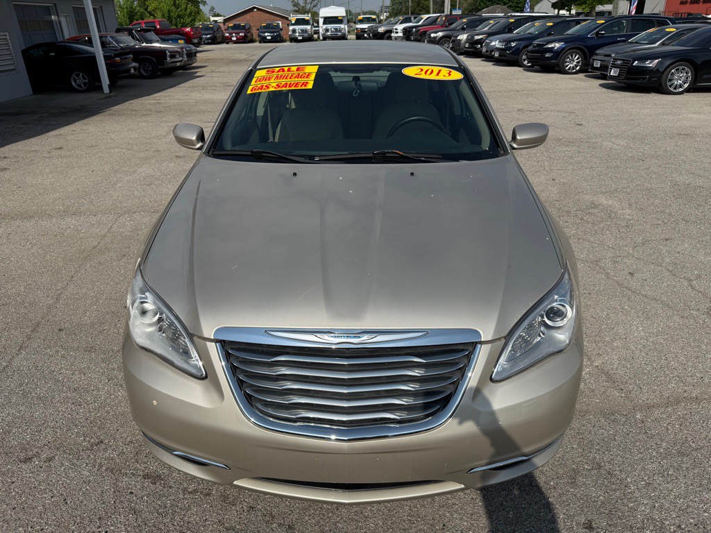 2013 Chrysler 200 Image 3