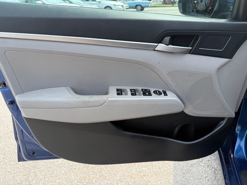 2020 Hyundai Elantra Image 16