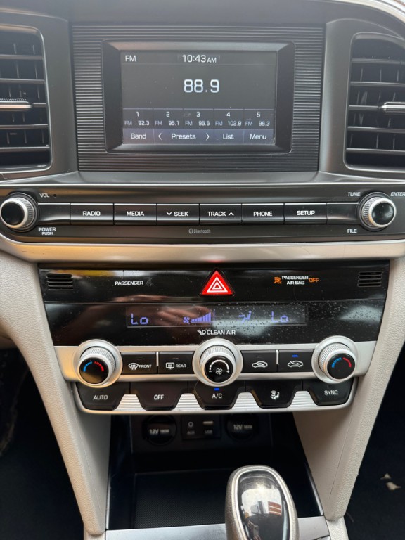 2020 Hyundai Elantra Image 22