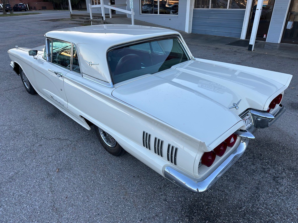 1960 Ford Thunderbird Image 7