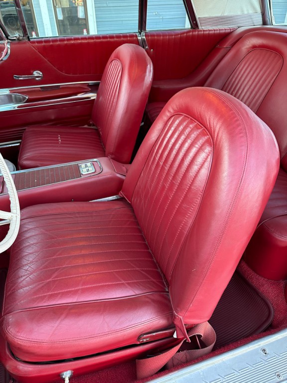 1960 Ford Thunderbird Image 16