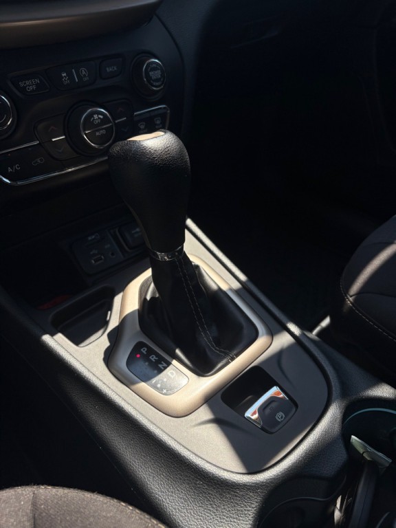 2016 Jeep Cherokee Image 14