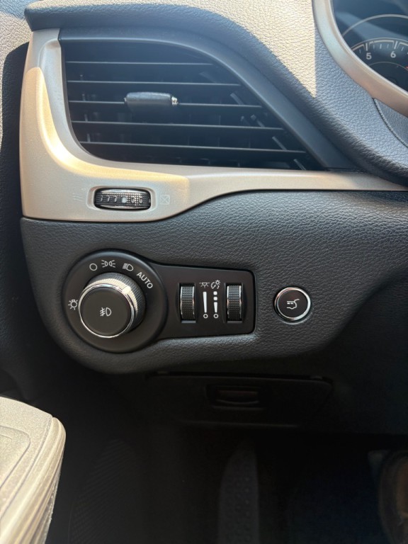2016 Jeep Cherokee Image 16