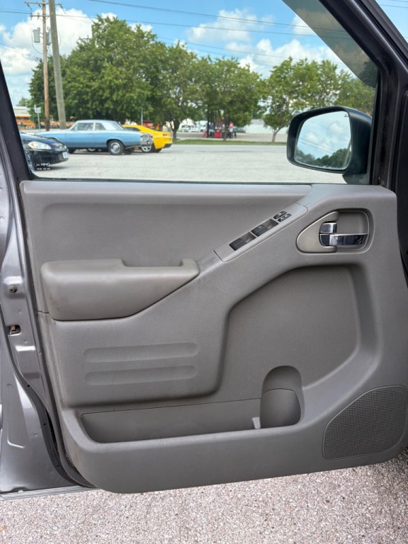2016 Nissan Frontier Image 10