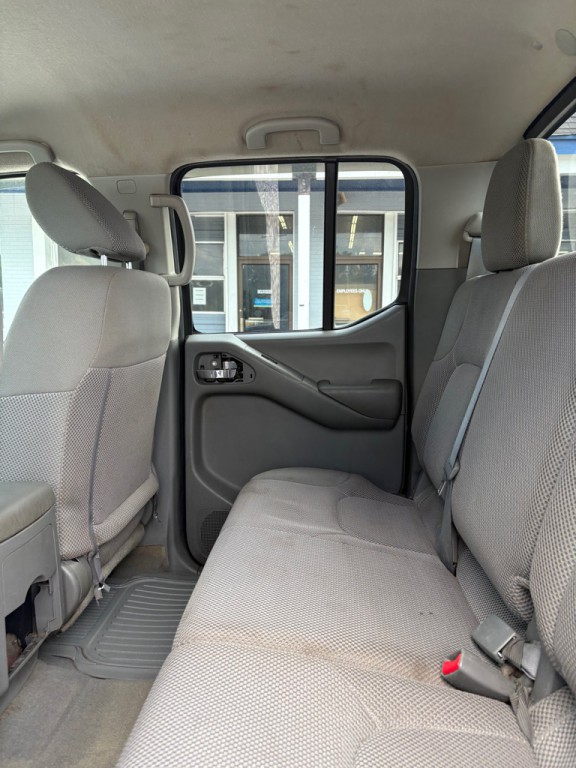 2016 Nissan Frontier Image 11