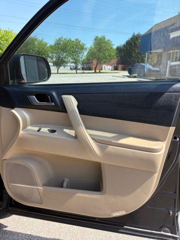 2012 Toyota Highlander Image 16