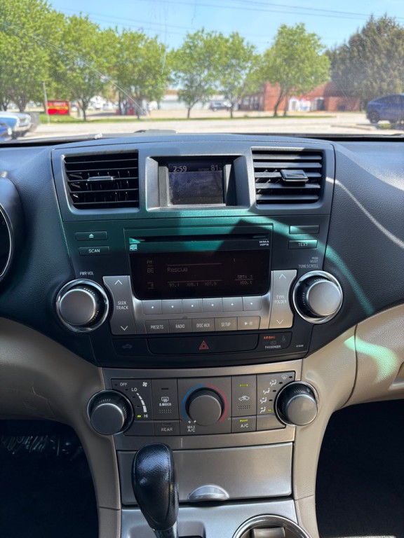2012 Toyota Highlander Image 19