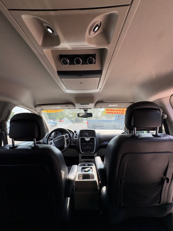 2015 Chrysler Town & Country Image 15