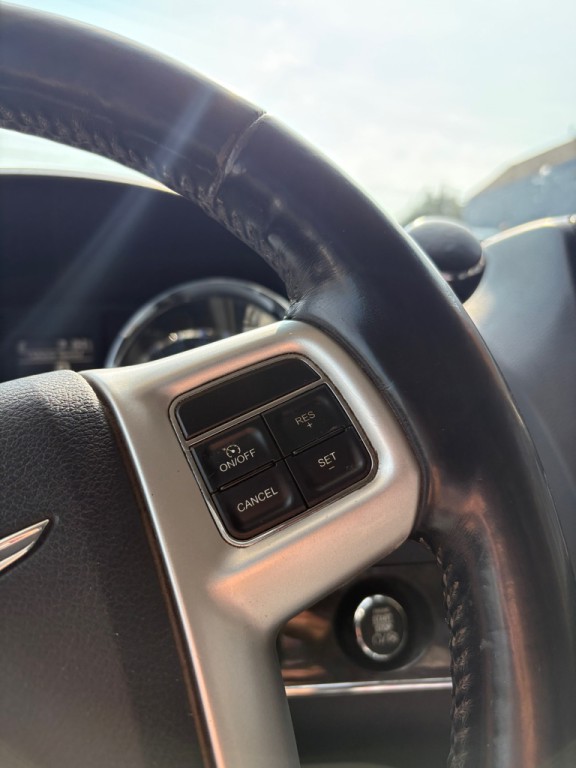 2015 Chrysler Town & Country Image 19