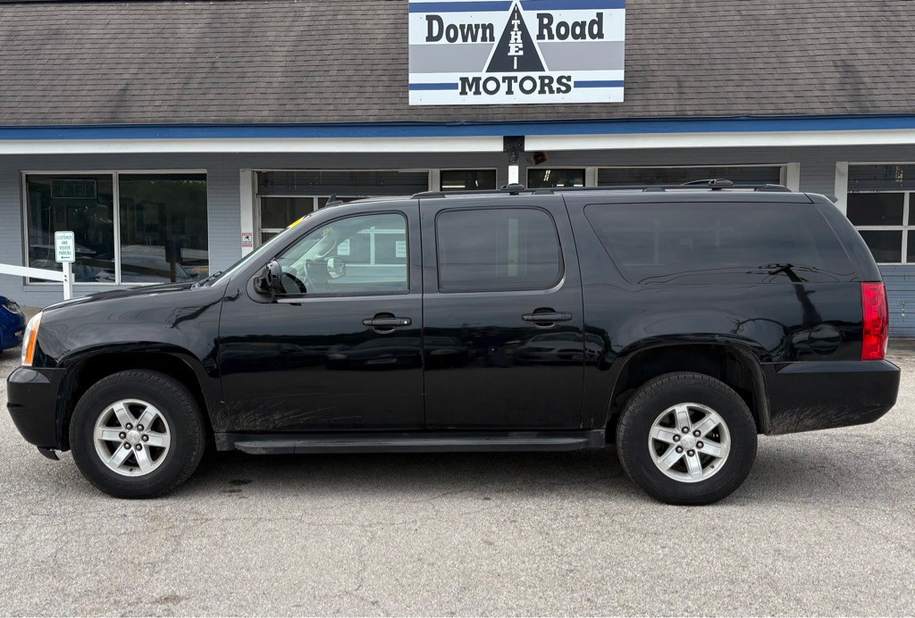 2011 GMC Yukon Image 2
