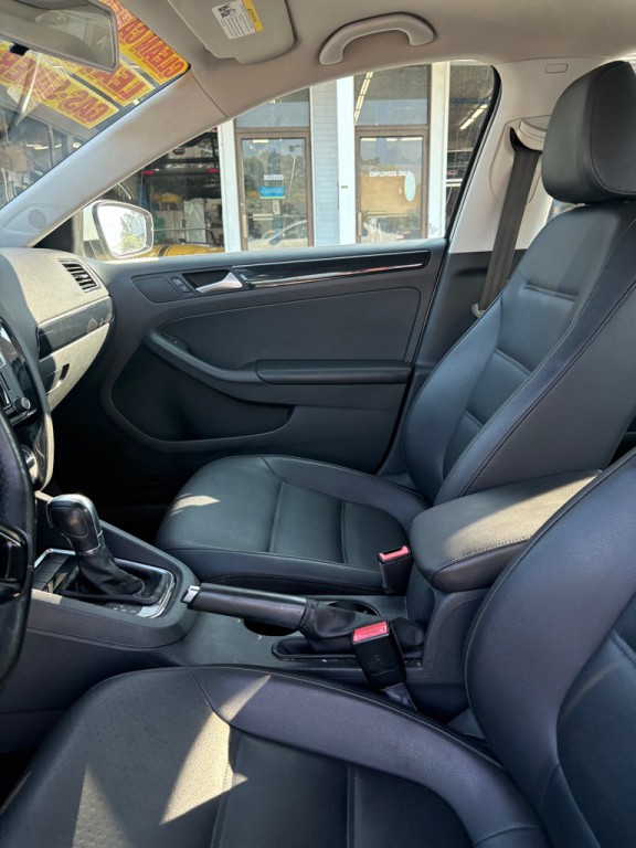 2016 Volkswagen Jetta Image 9