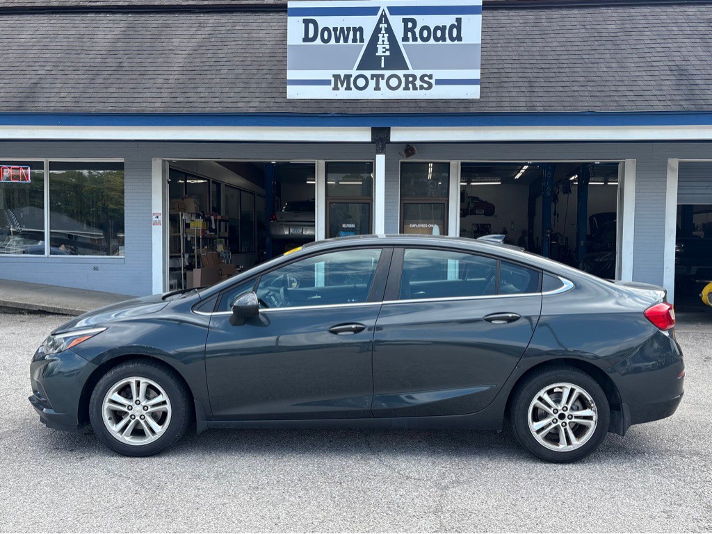 2018 Chevrolet Cruze Image 2
