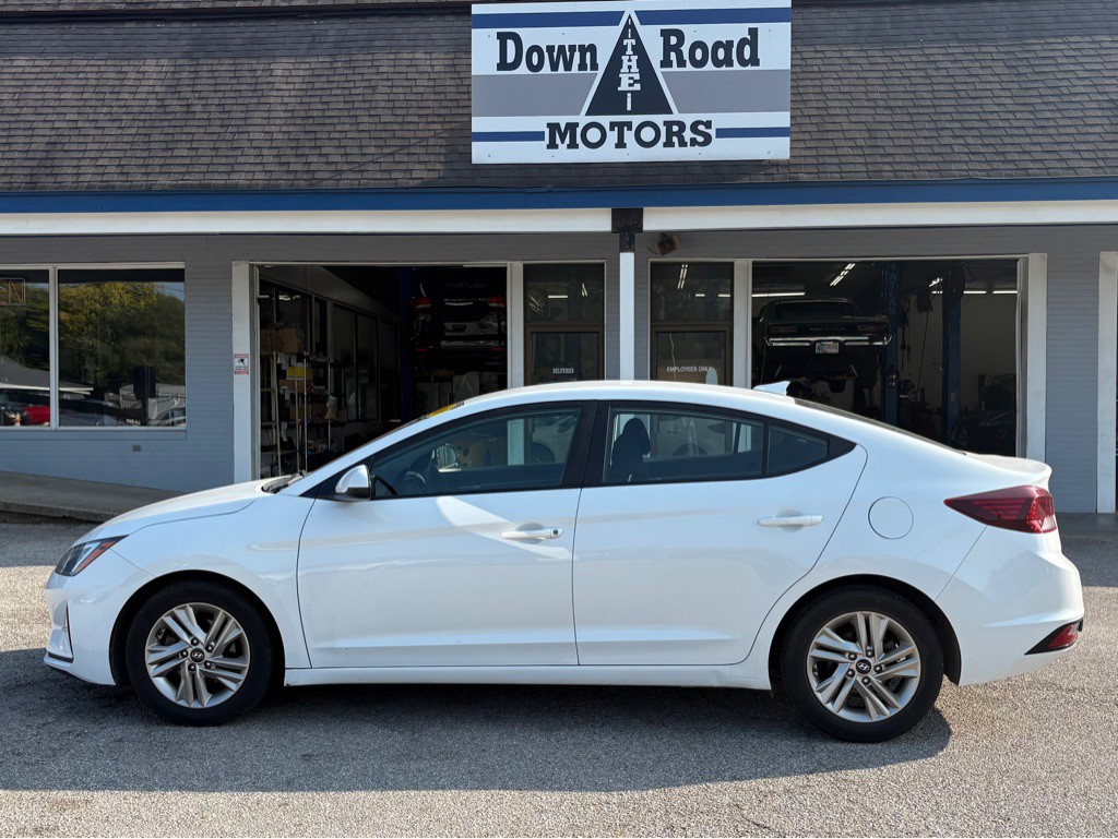 2020 Hyundai Elantra Image 2