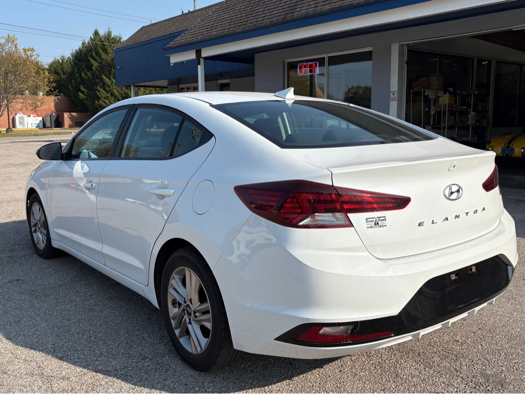 2020 Hyundai Elantra Image 8