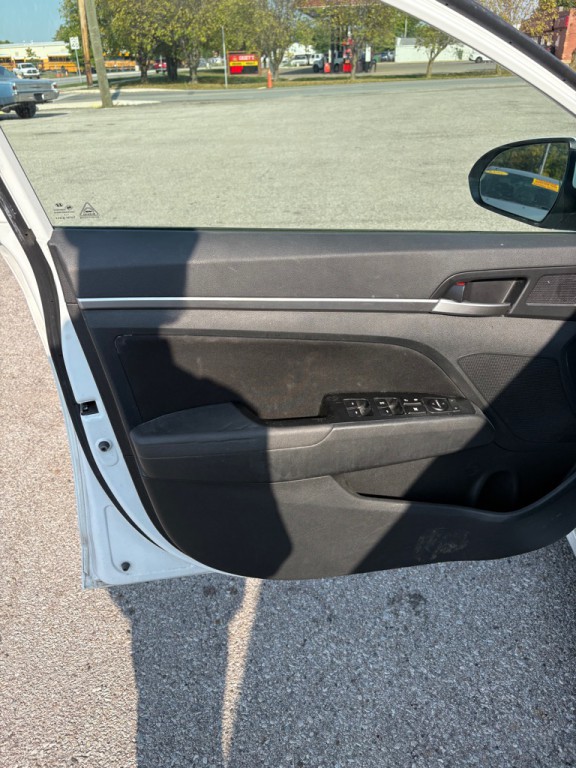 2020 Hyundai Elantra Image 10