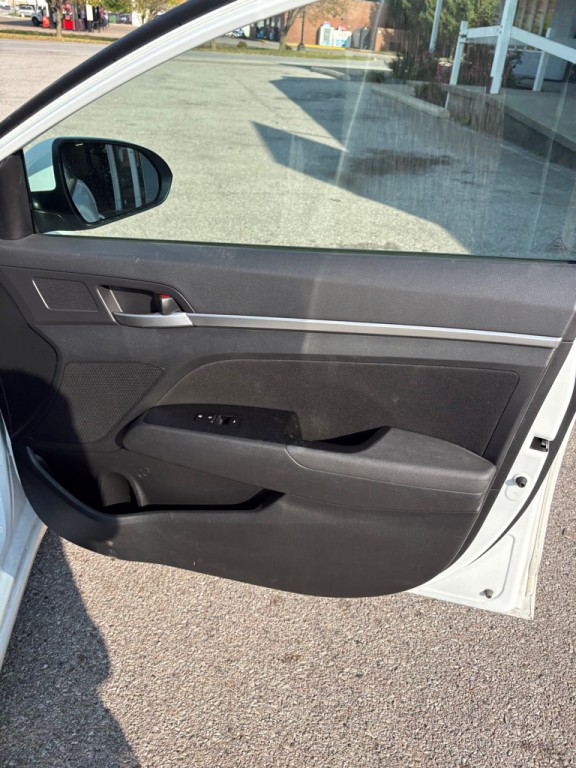 2020 Hyundai Elantra Image 15