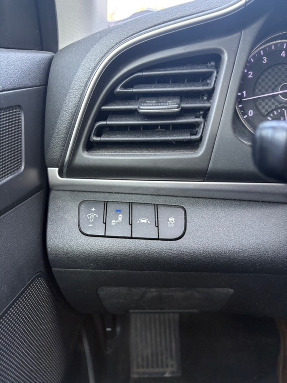 2020 Hyundai Elantra Image 17