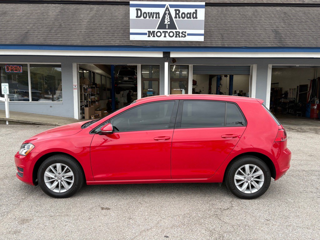 2017 Volkswagen Golf Image 2
