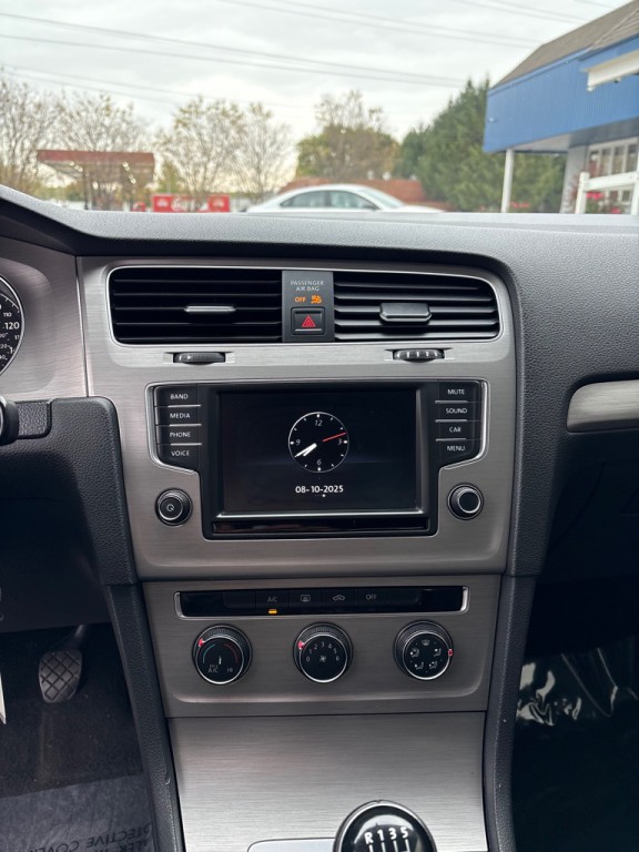 2017 Volkswagen Golf Image 19