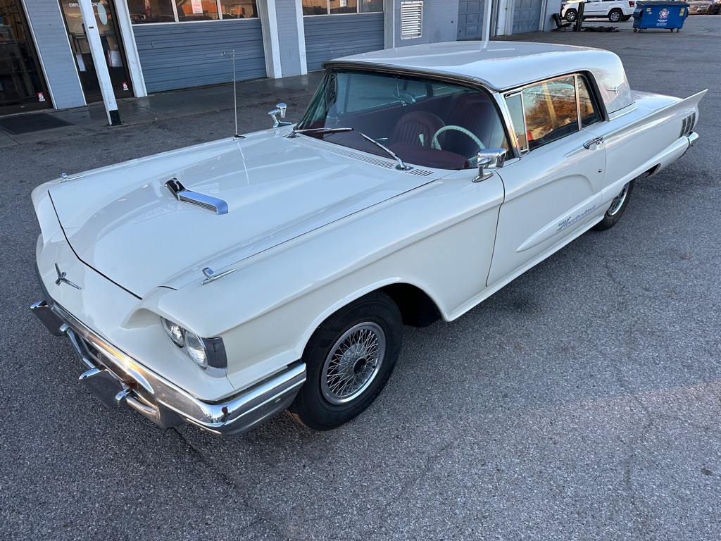 1960 Ford Thunderbird Image 4