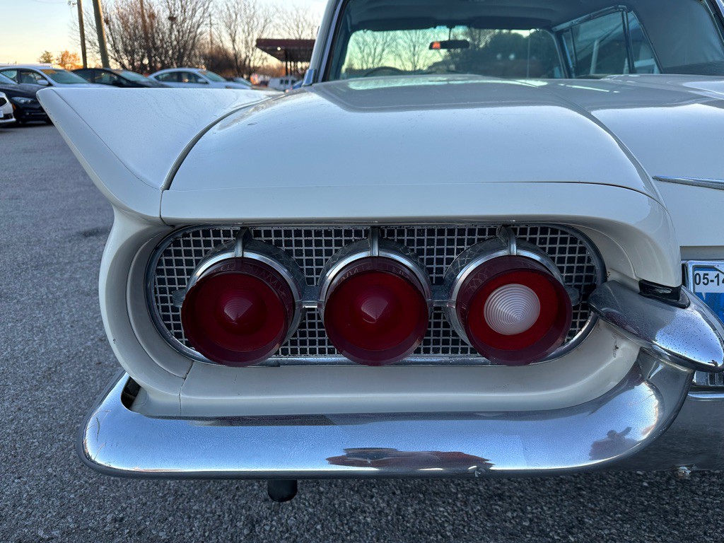 1960 Ford Thunderbird Image 9