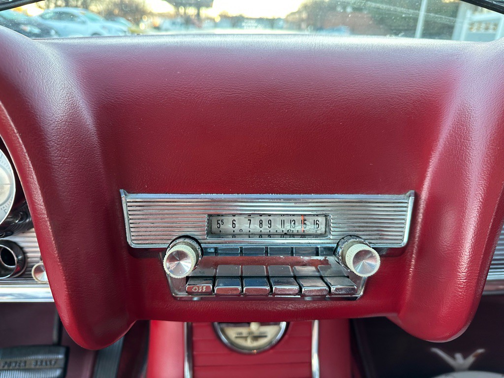 1960 Ford Thunderbird Image 20