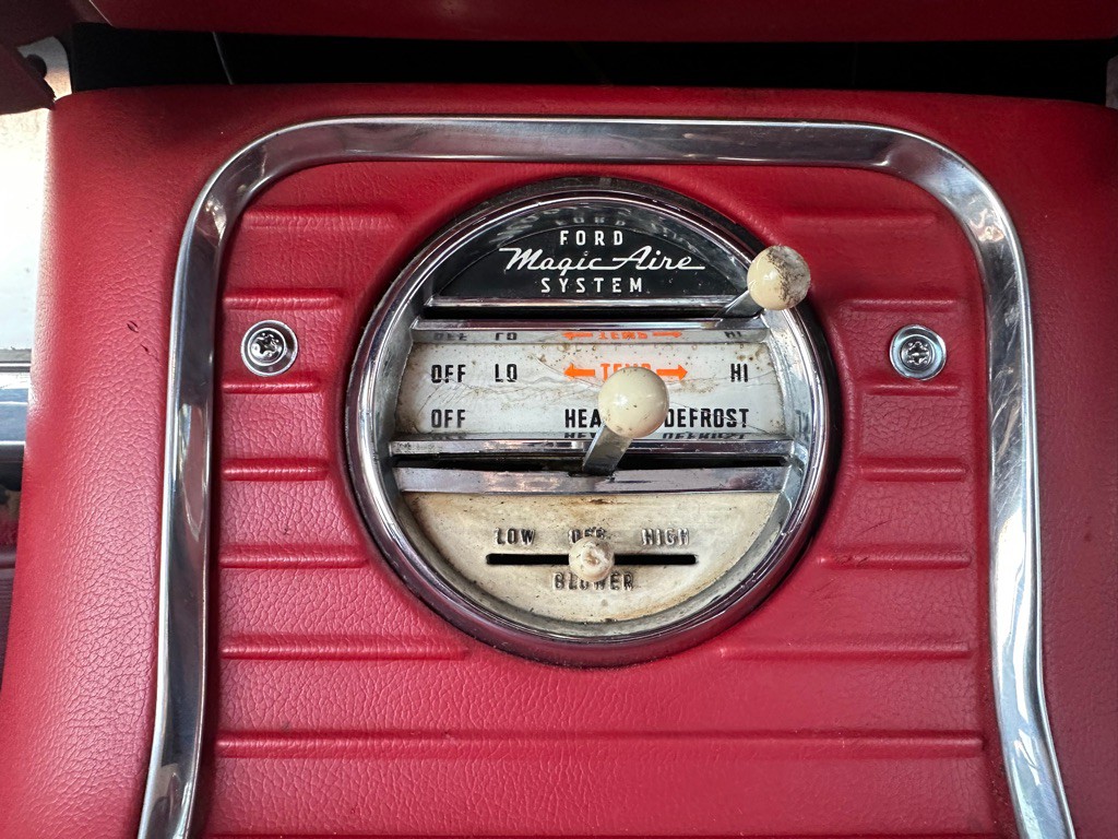 1960 Ford Thunderbird Image 21