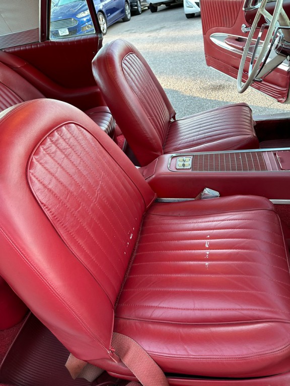 1960 Ford Thunderbird Image 23